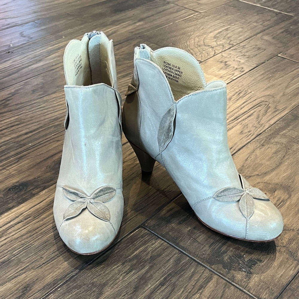 Anthropologie Coupleof Cream Leather Heeled Boots Size 36/6